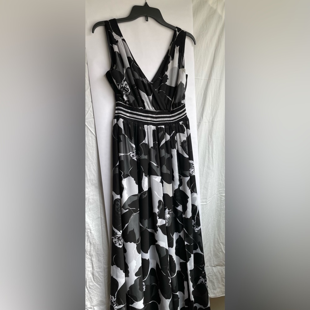 White House Black Market size 8 maxi dress, worn once and in great shape